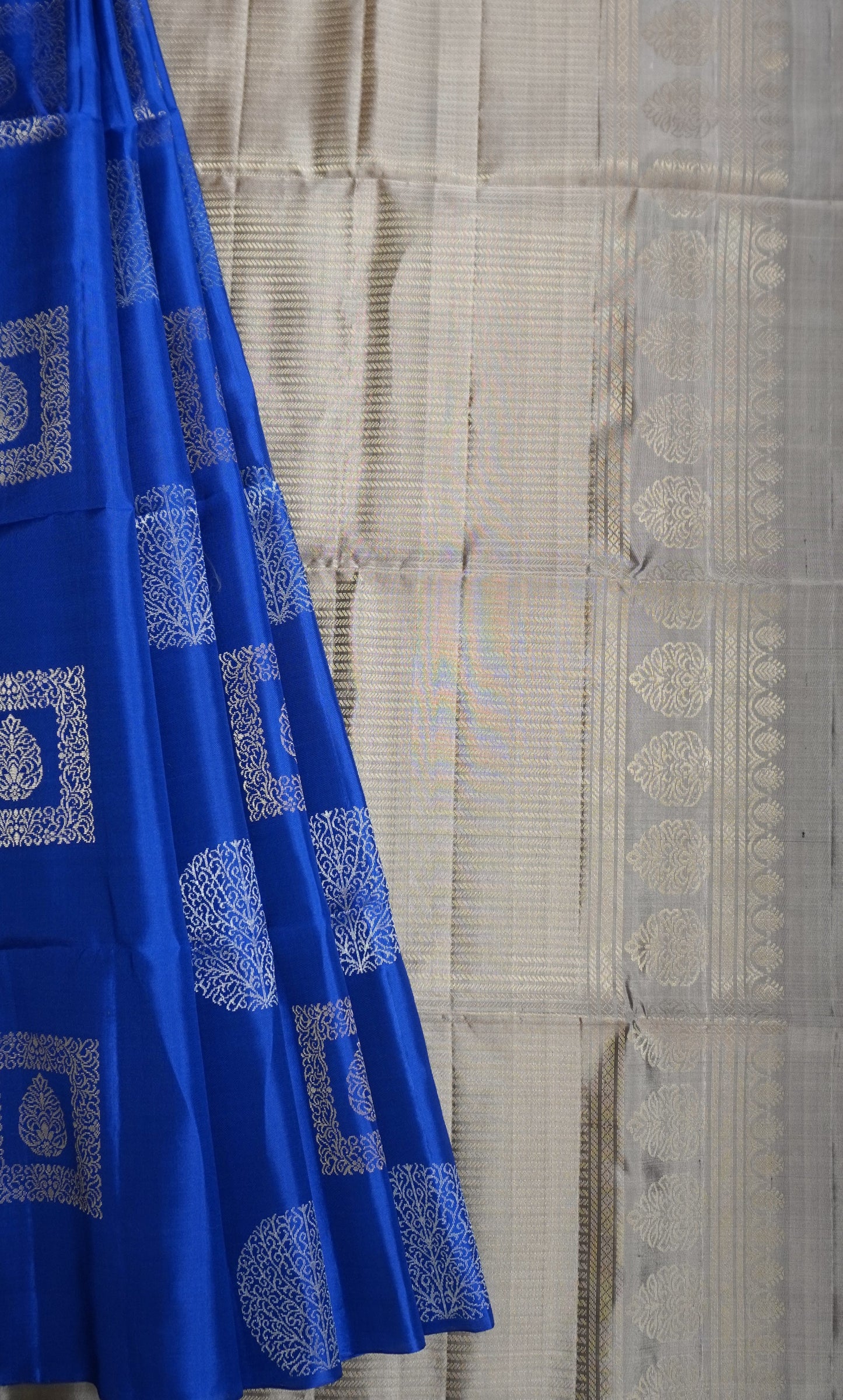 Royal Blue Borderless Handloom Kanchipuram Soft Silk Saree
