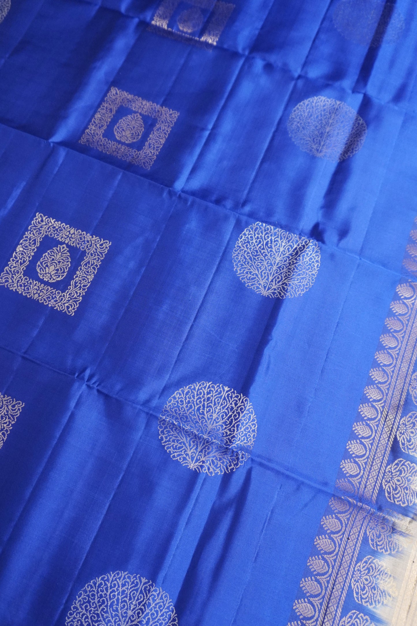 Royal Blue Borderless Handloom Kanchipuram Soft Silk Saree