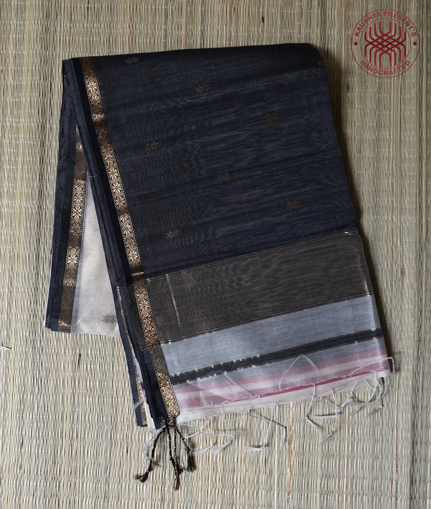 White Grey Maheshwari Silk Cotton Saree