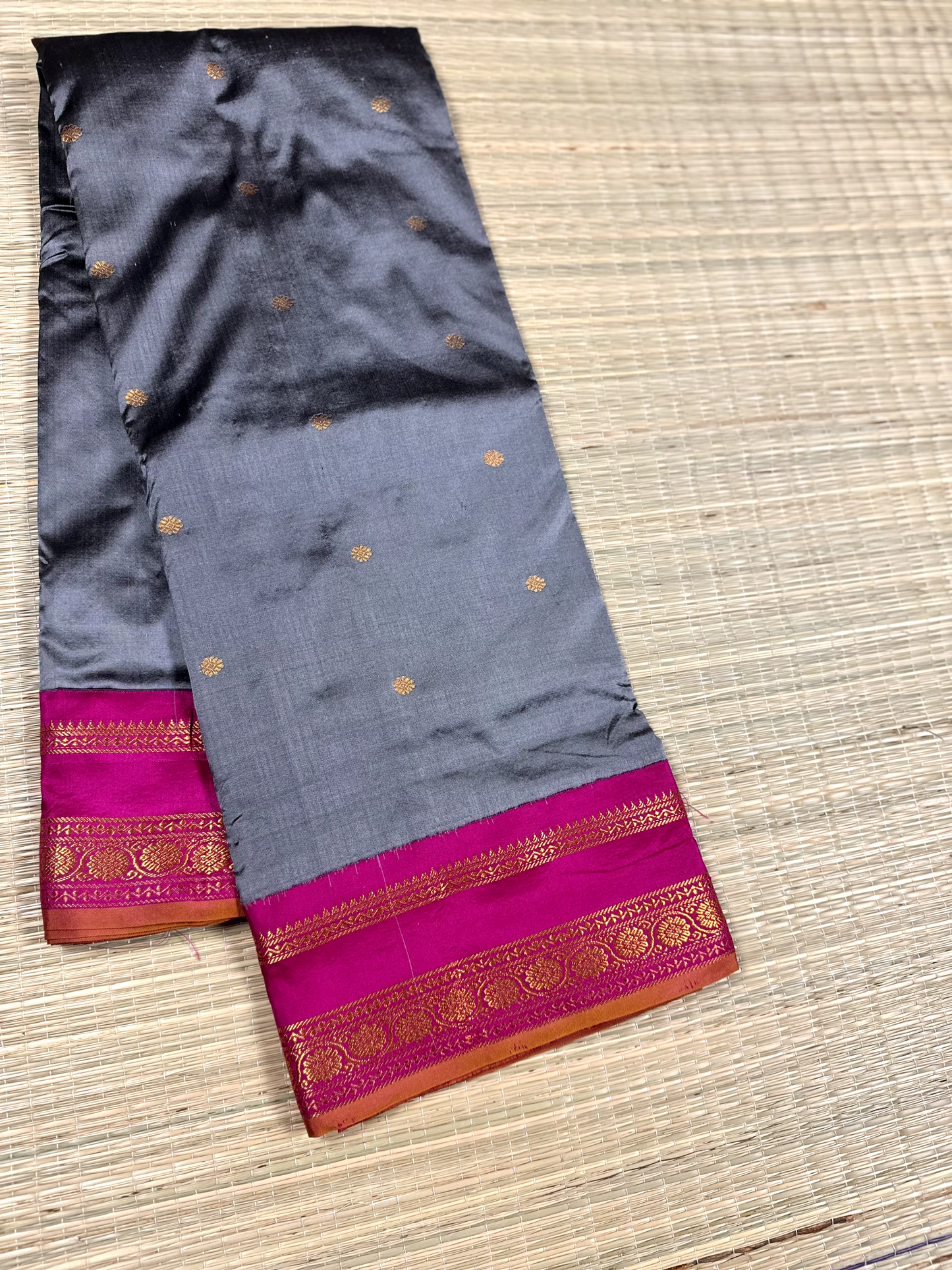 Grey Pure Silk Gadwal Saree With Rani Pink Radha Rani Border