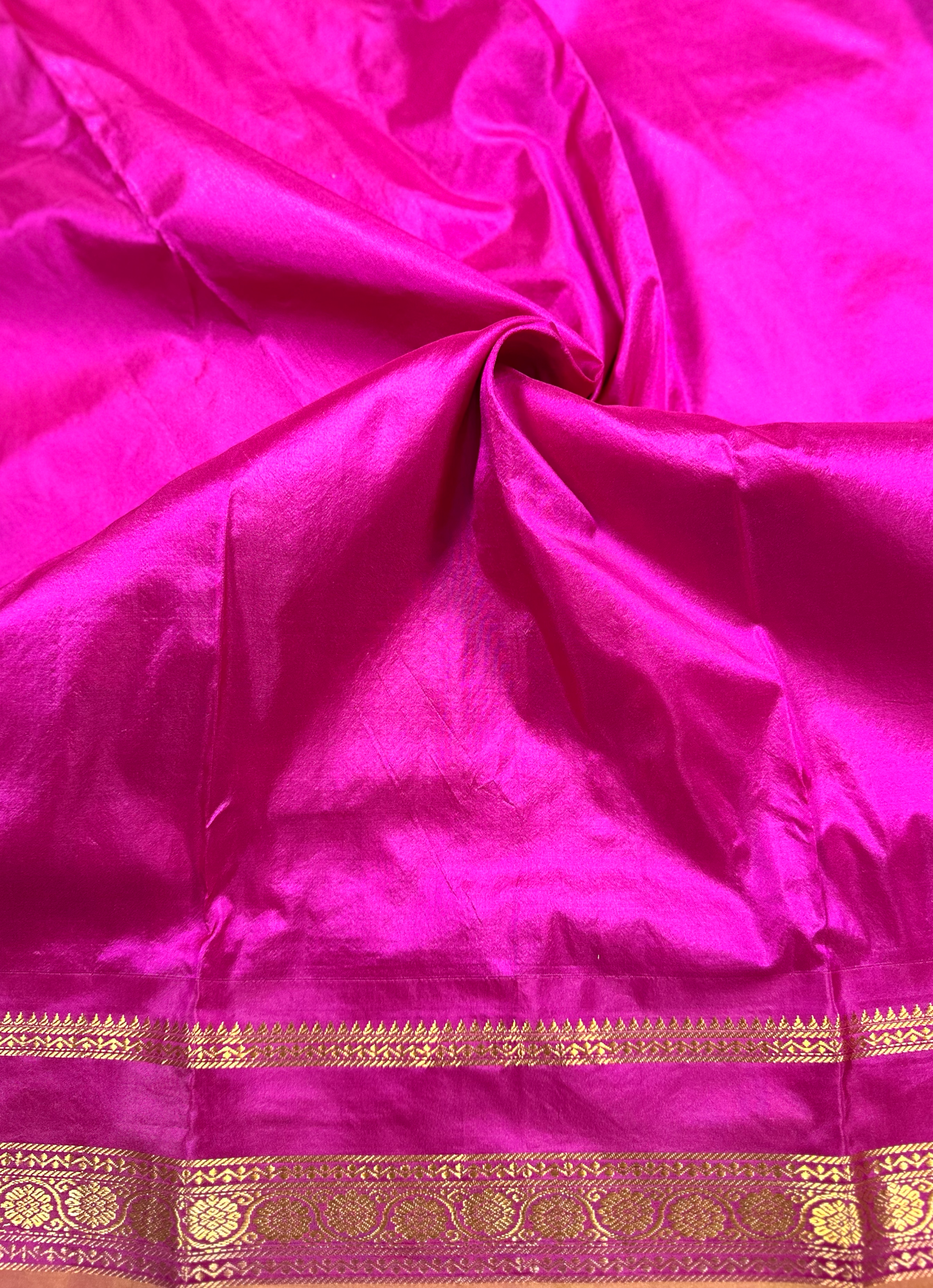 Grey Pure Silk Gadwal Saree With Rani Pink Radha Rani Border