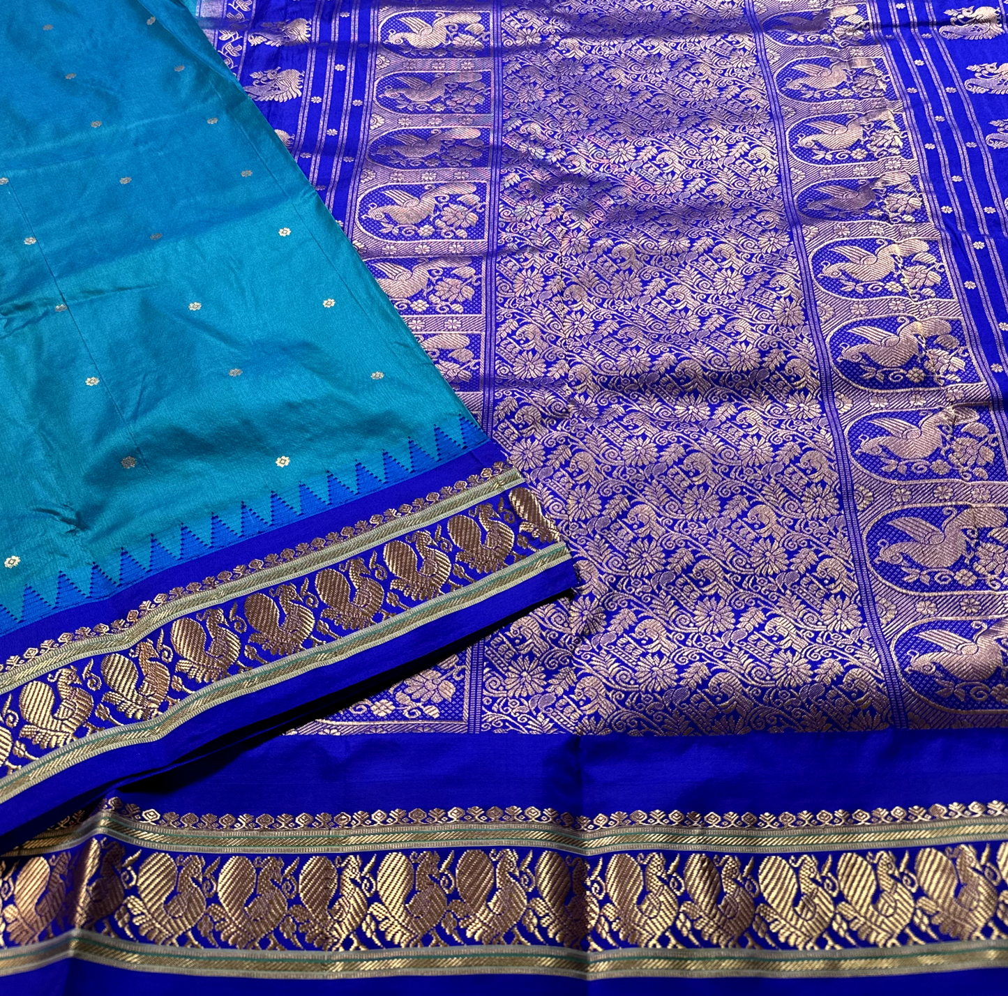 Peacock Green Pure Silk Narayanpet Peshwai Saree with Blue Border