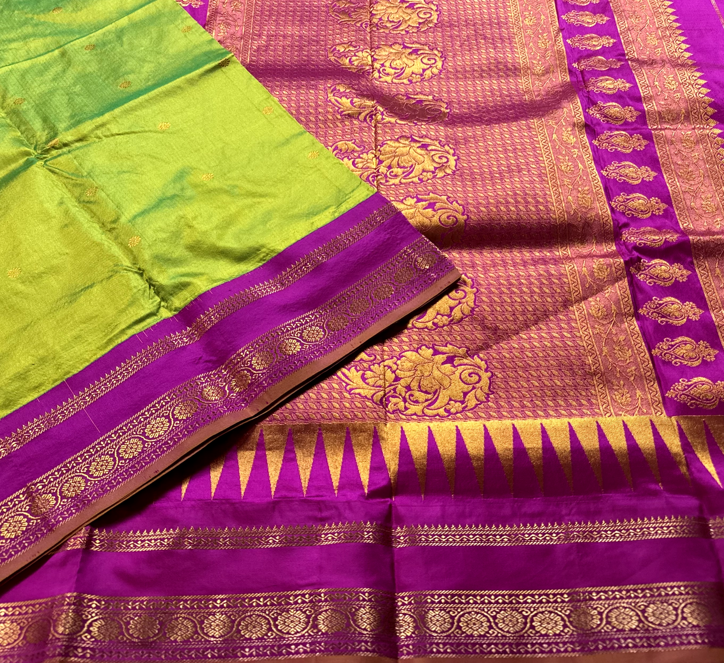 Parrot Green Pure Silk Gadwal Saree With Rani Pink Radha Rani Border