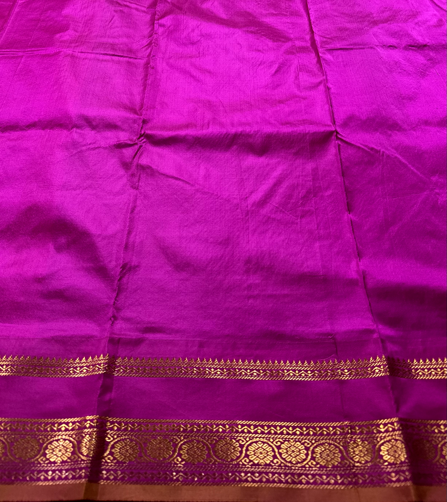 Parrot Green Pure Silk Gadwal Saree With Rani Pink Radha Rani Border