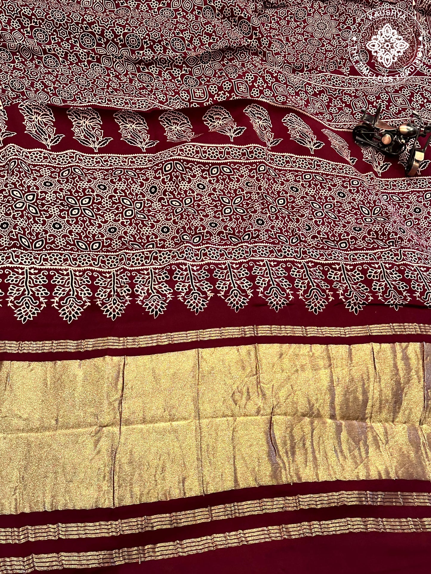 Gajji Soft Silk Saree with Bold Floral & Leaf Borders and Gold Tissue Pallu