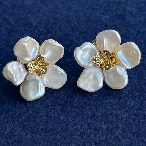 FreshWater Pearl Stud Earrings With Natural White 6-7mm Baroque Flowers